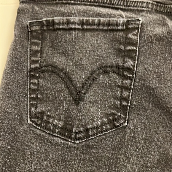Levi’s ladies shorts - Picture 9 of 12